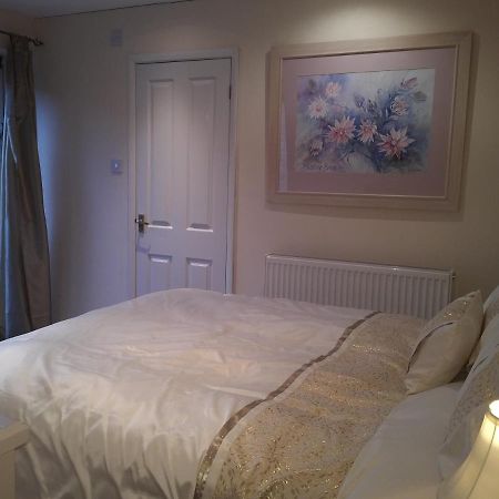 Sunny Patch Bed & Breakfast สเตราด์ ภายนอก รูปภาพ